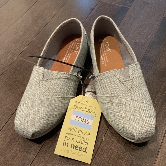 BRAND NEW 5.5 TOMS